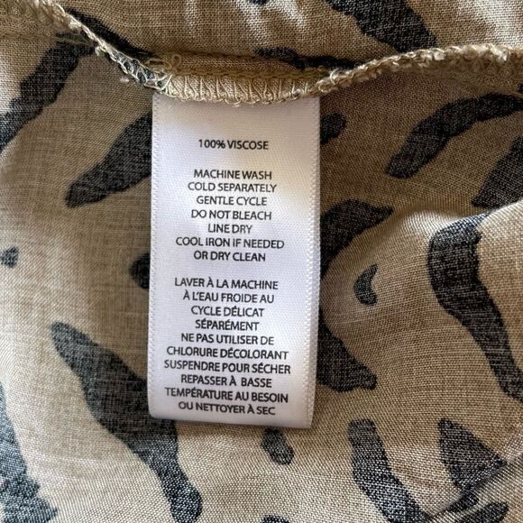 EUC Ladies’ tan and black zebra print blouse. - Picture 5 of 5